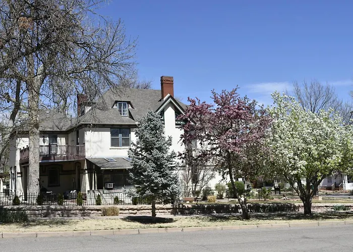 Downen House Bed & Breakfast